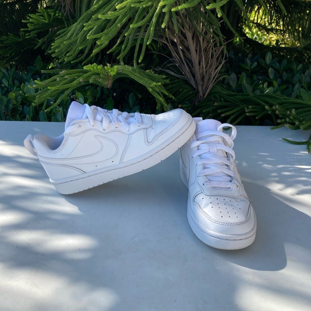 Nike All Day Play Triple White Leather Shoes Boys Size: 4Y